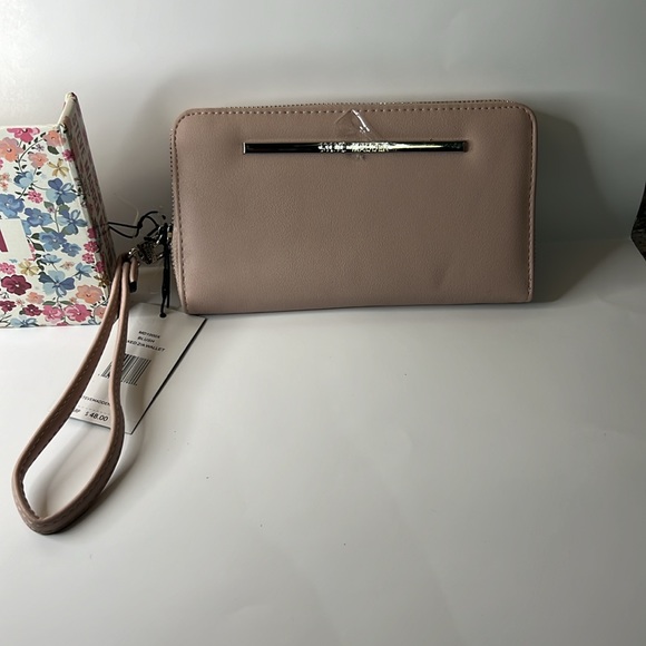 Steve Madden blush color wristlet wallet for women. New with tags. - Picture 5 of 9
